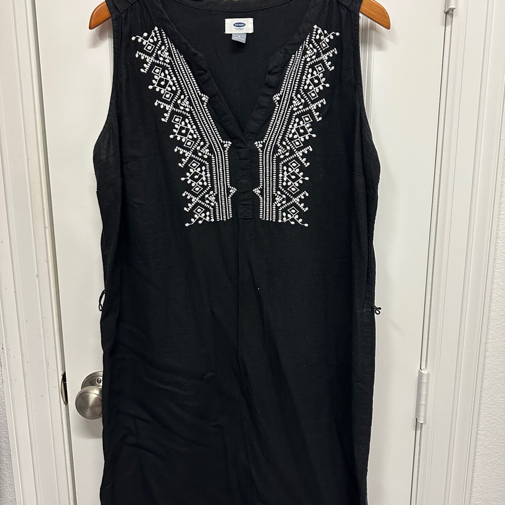 Old Navy Black Embellished Sleeveless Tunic